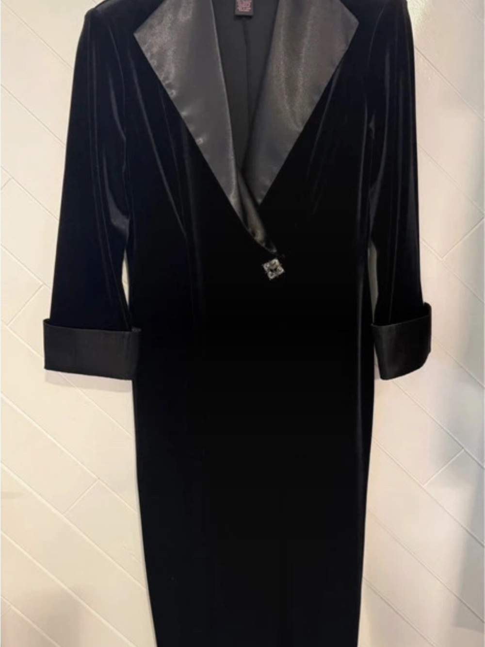 Robbie Bee Black Velvet Blazer Dress with Satin Lapel